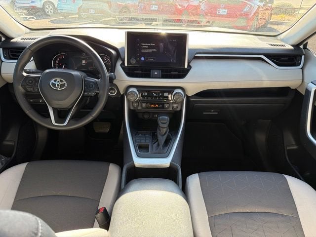 2025 Toyota RAV4 XLE - Photo 11