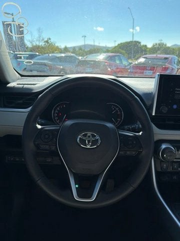 2025 Toyota RAV4 XLE - Photo 16