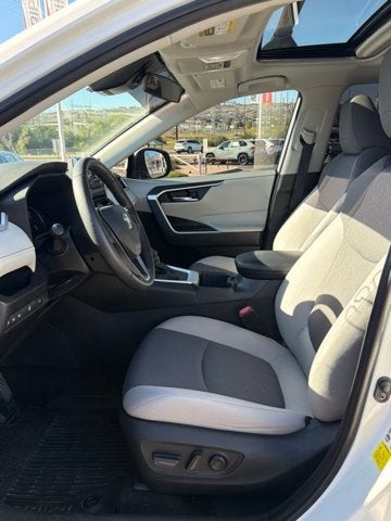 2025 Toyota RAV4 XLE - Photo 18