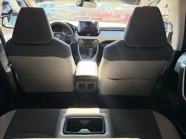 2025 Toyota RAV4 XLE - Photo 8