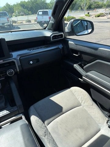 2025 Toyota Tacoma SR5 - Photo 11