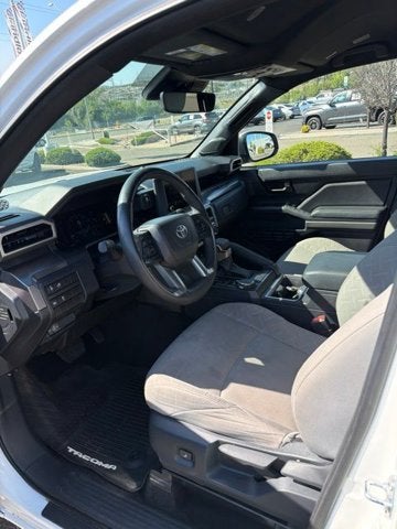 2025 Toyota Tacoma SR5 - Photo 15