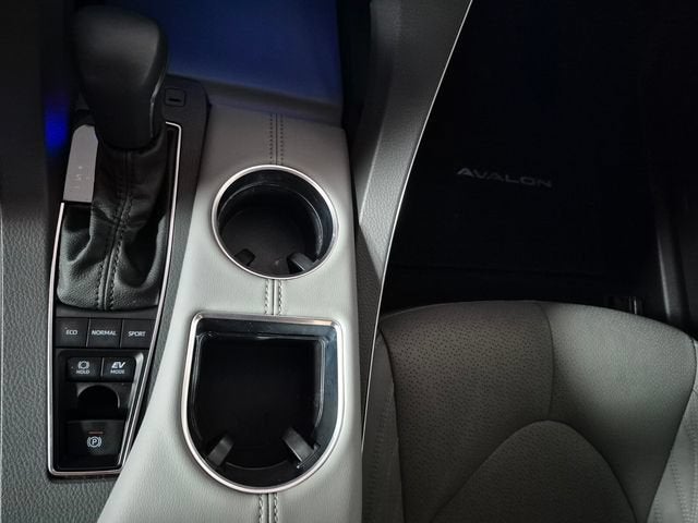 2022 Toyota Avalon Hybrid Limited