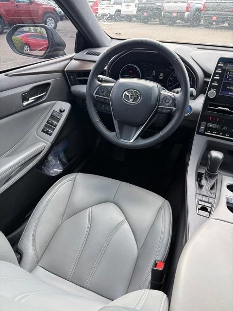 2022 Toyota Avalon Hybrid XLE
