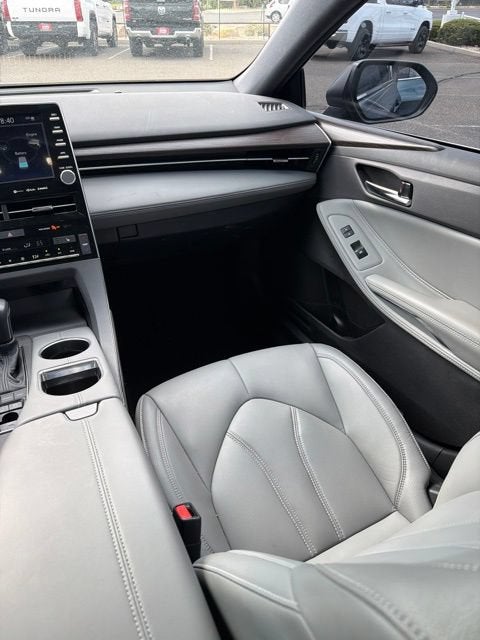 2022 Toyota Avalon Hybrid XLE