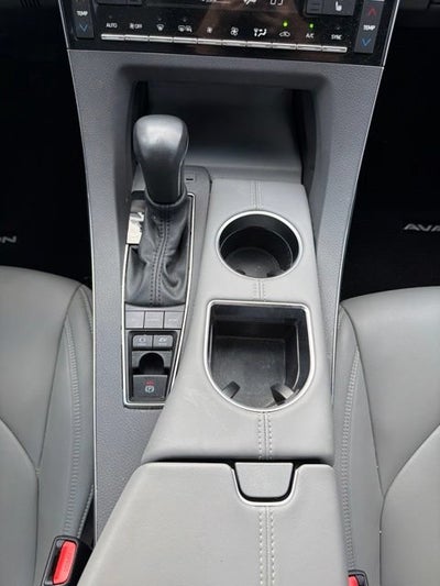 2022 Toyota Avalon Hybrid XLE