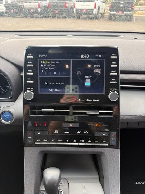 2022 Toyota Avalon Hybrid XLE