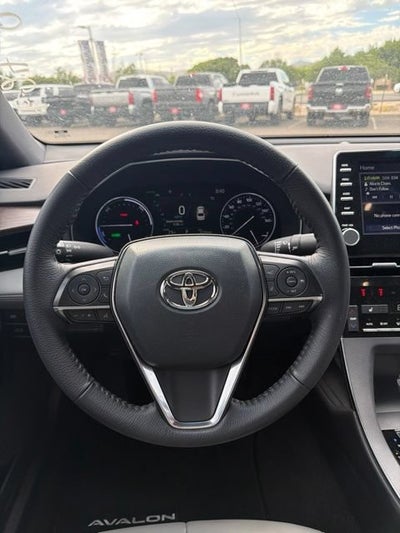 2022 Toyota Avalon Hybrid XLE