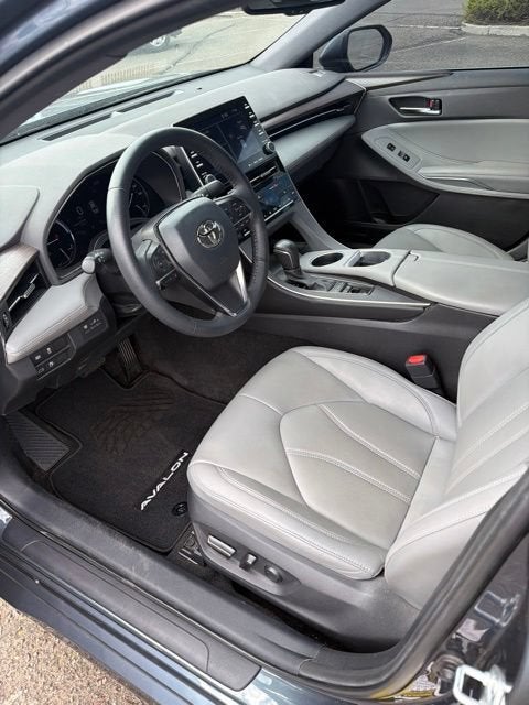 2022 Toyota Avalon Hybrid XLE