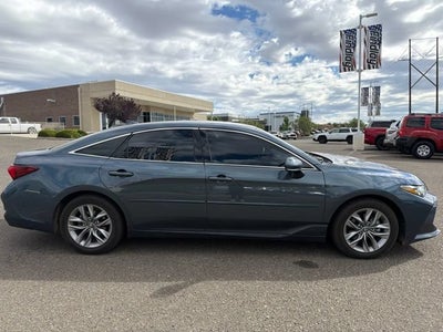 2022 Toyota Avalon Hybrid XLE