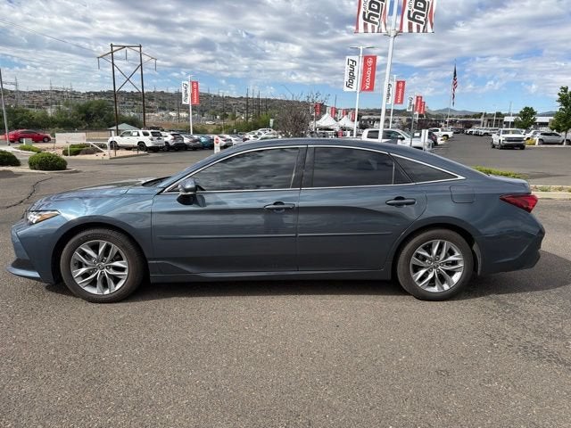 2022 Toyota Avalon Hybrid XLE