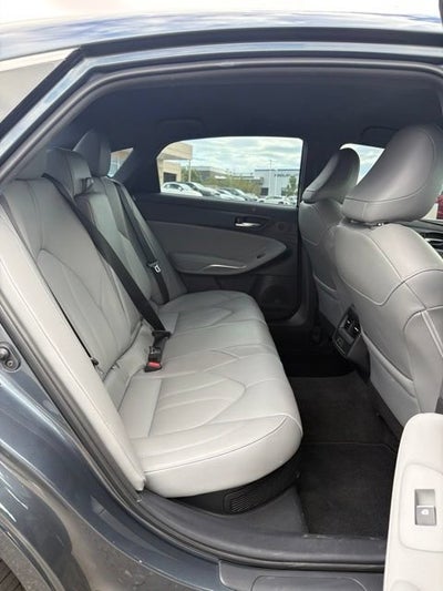 2022 Toyota Avalon Hybrid XLE