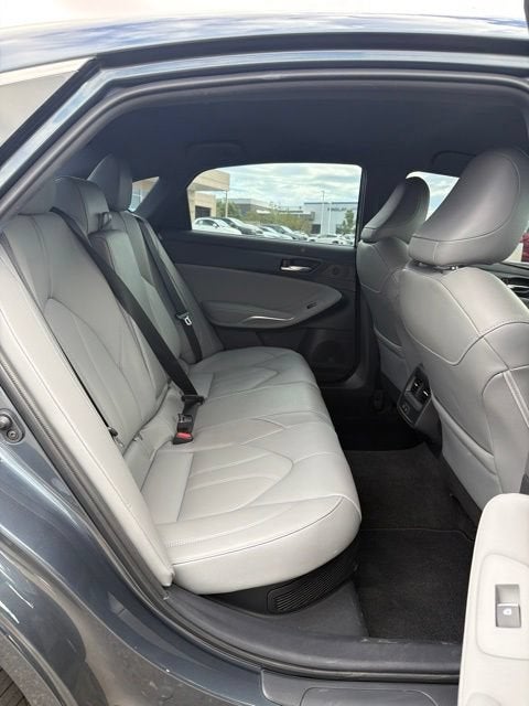 2022 Toyota Avalon Hybrid XLE