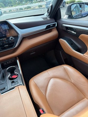 2020 Toyota Highlander Hybrid Platinum