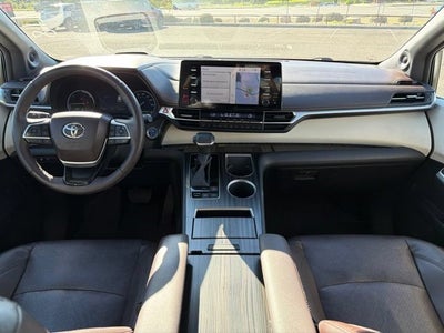 2023 Toyota Sienna Platinum