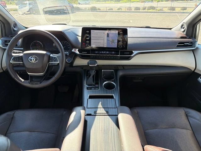 2023 Toyota Sienna Platinum