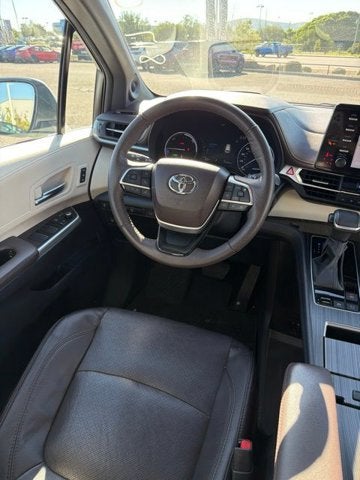 2023 Toyota Sienna Platinum