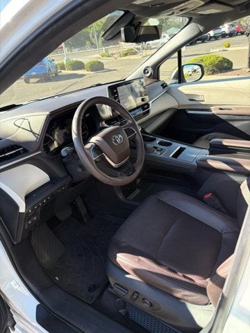 2023 Toyota Sienna Platinum