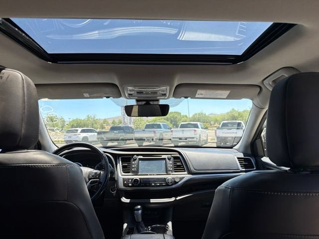 2017 Toyota Highlander SE