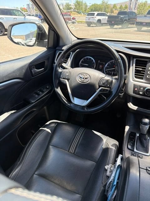 2017 Toyota Highlander SE