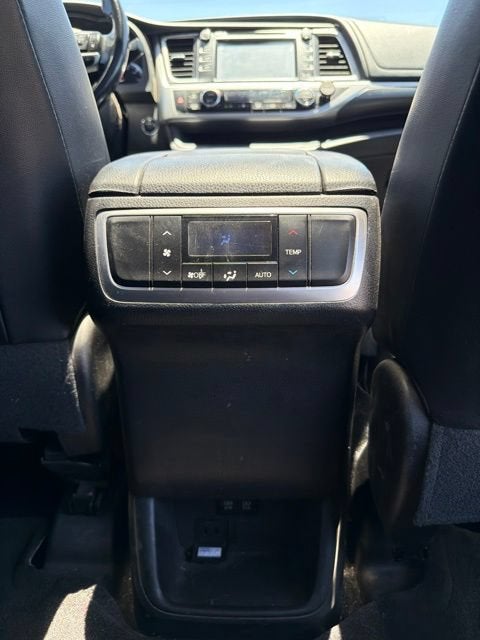 2017 Toyota Highlander SE