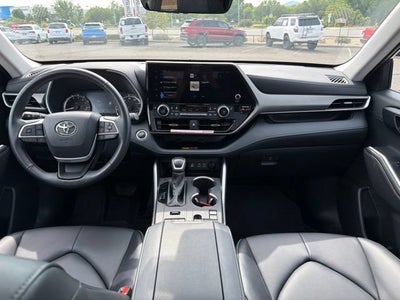 2025 Toyota Highlander XLE