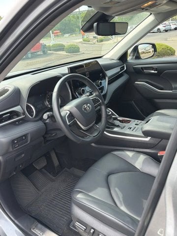 2025 Toyota Highlander XLE