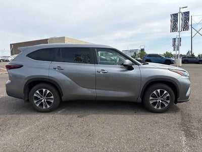2025 Toyota Highlander XLE