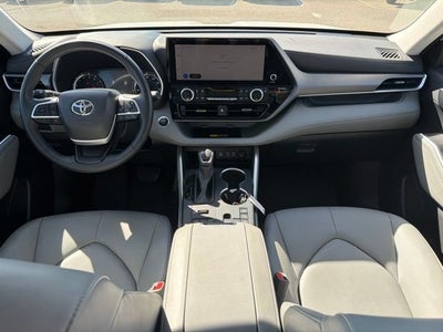 2025 Toyota Highlander XLE