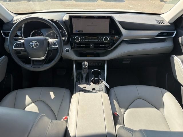 2025 Toyota Highlander XLE