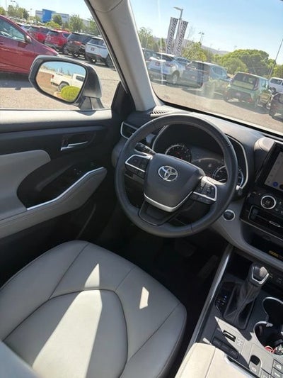 2025 Toyota Highlander XLE