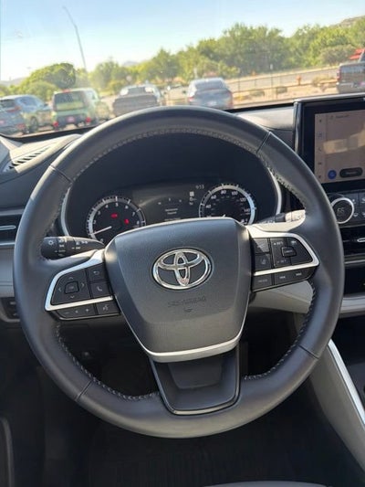 2025 Toyota Highlander XLE