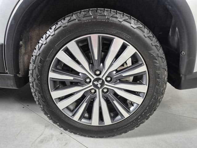 2020 Mitsubishi Outlander SE