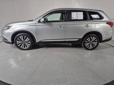 2020 Mitsubishi Outlander SE