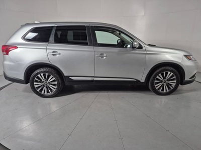 2020 Mitsubishi Outlander SE