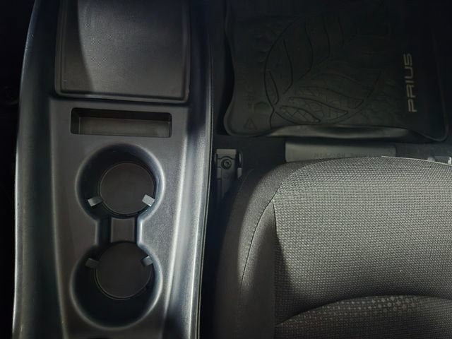 2021 Toyota Prius LE - Photo 27