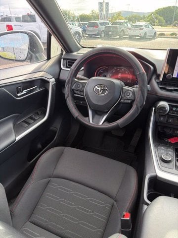 2025 Toyota RAV4 SE - Photo 11