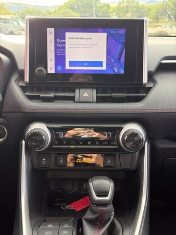 2025 Toyota RAV4 SE - Photo 14