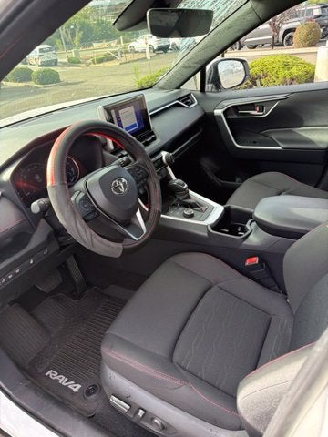 2025 Toyota RAV4 SE - Photo 16