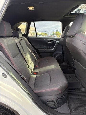 2025 Toyota RAV4 SE - Photo 8