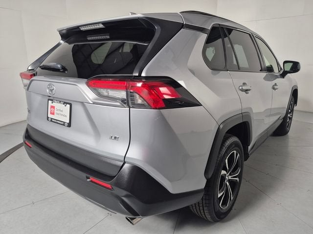 2020 Toyota RAV4 LE