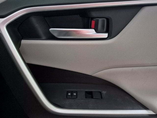 2021 Toyota RAV4 XLE - Photo 34