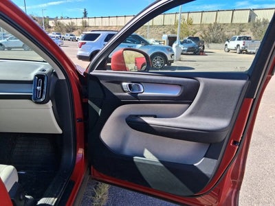 2020 Volvo XC40 Momentum