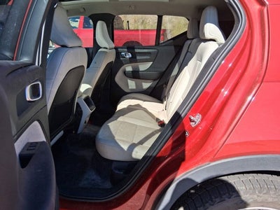 2020 Volvo XC40 Momentum