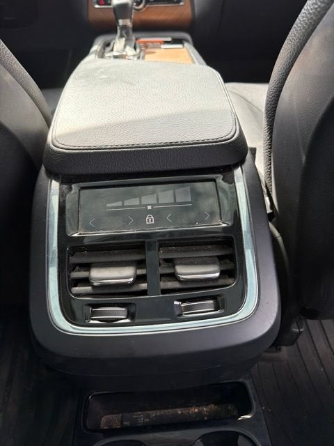 2021 Volvo XC90 Momentum