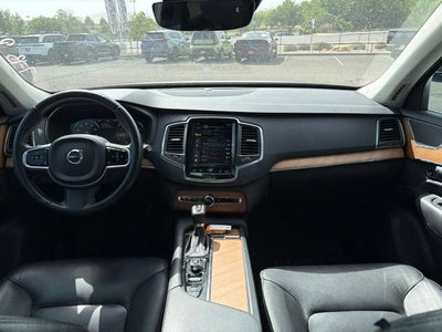 2021 Volvo XC90 Momentum