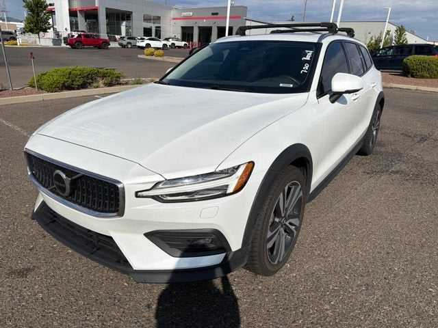 2023 Volvo V60 Cross Country Plus
