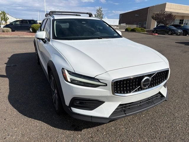2023 Volvo V60 Cross Country Plus