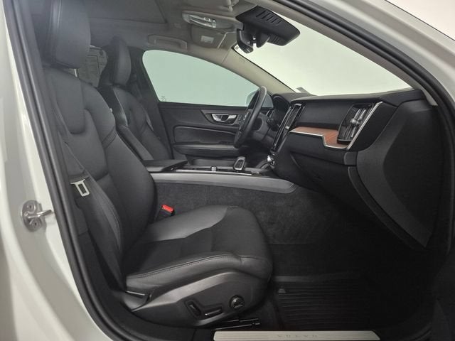 2023 Volvo V60 Cross Country Plus
