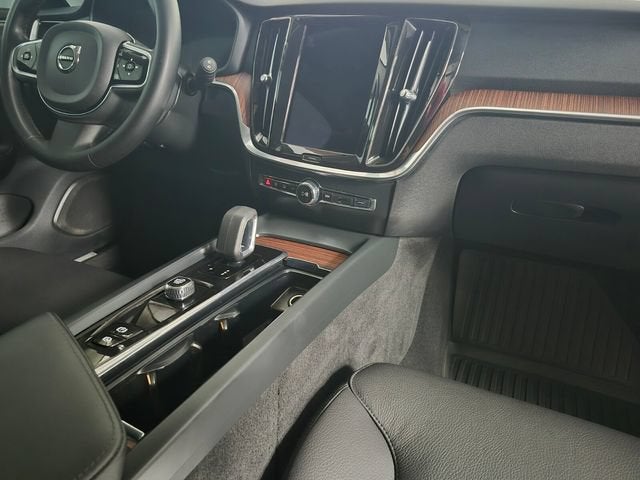 2023 Volvo V60 Cross Country Plus